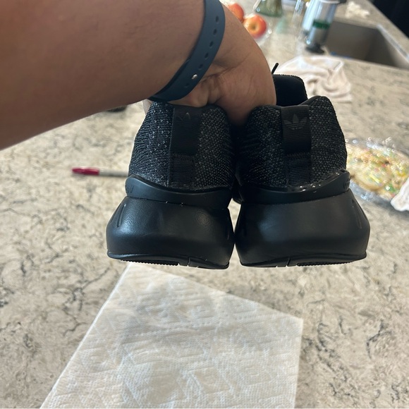 Adidas Swift Run 22 Black on Black - Picture 5 of 7